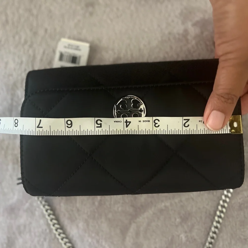 TORY BURCH• Willa Black Quilted Nylon Crossbody Bag